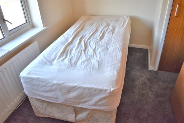 4 Bedroom House  - High Wycombe