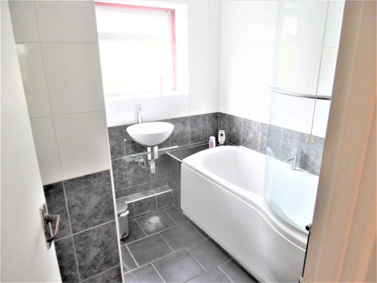 3/4 Bedroom House  - High Wycombe