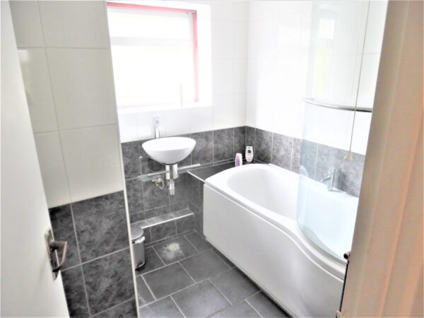 3/4 Bedroom House  - High Wycombe