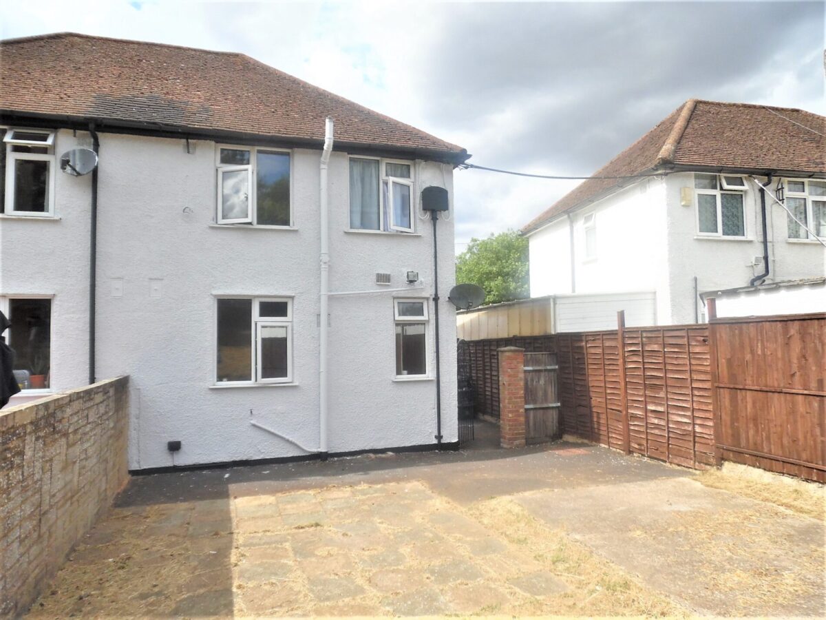 2 Bedroom House - High Wycombe