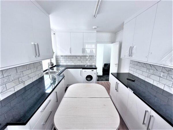 4 Bedroom Flat - High Wycombe