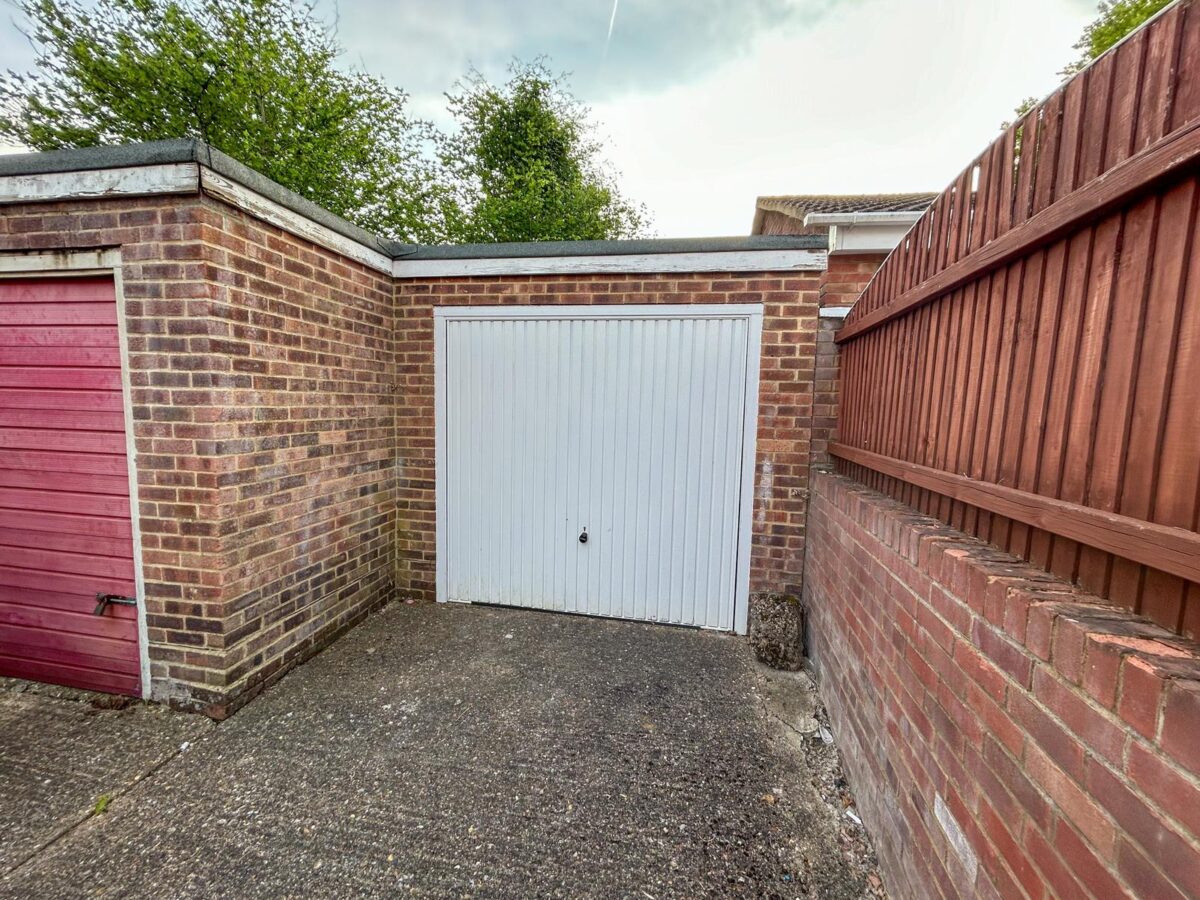 2 Bedroom Maisonette  - High Wycombe