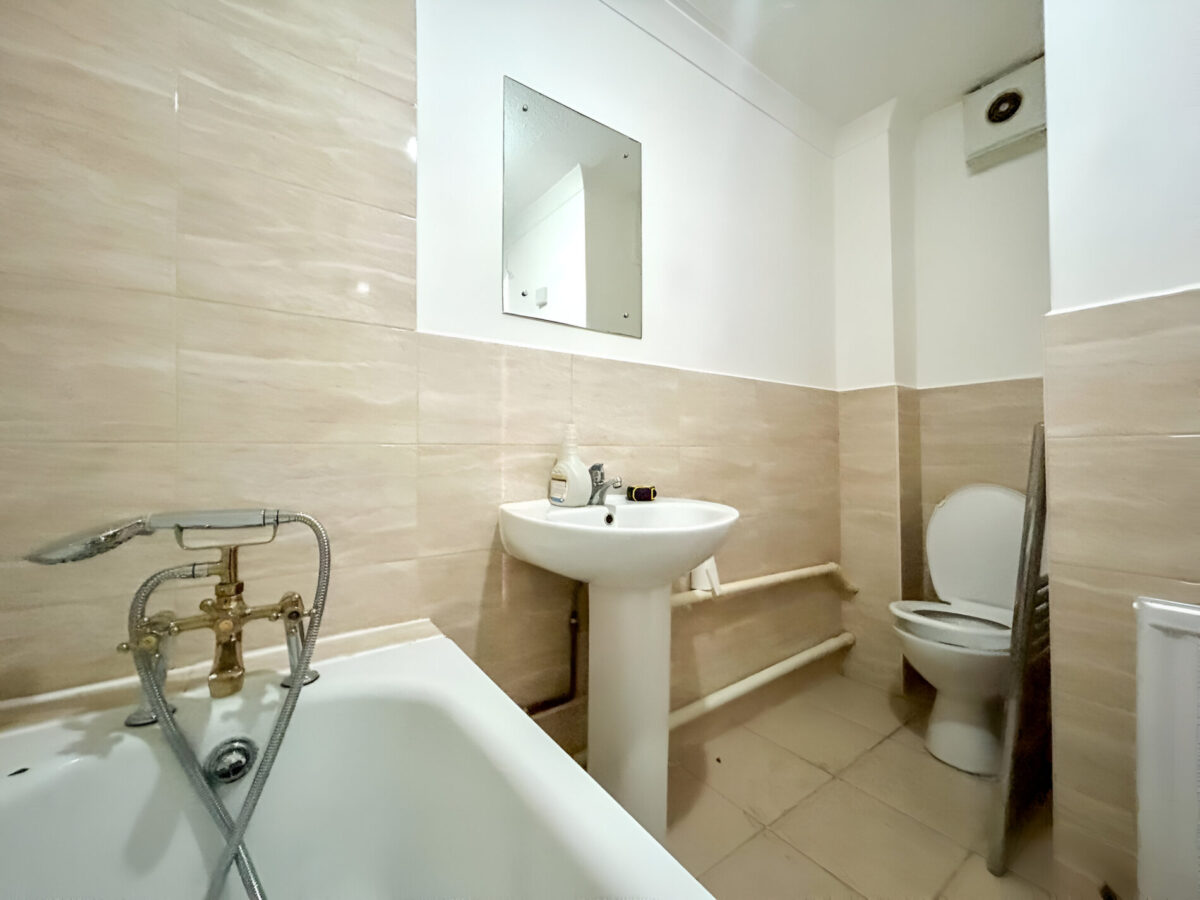 2 Bedroom Maisonette  - High Wycombe