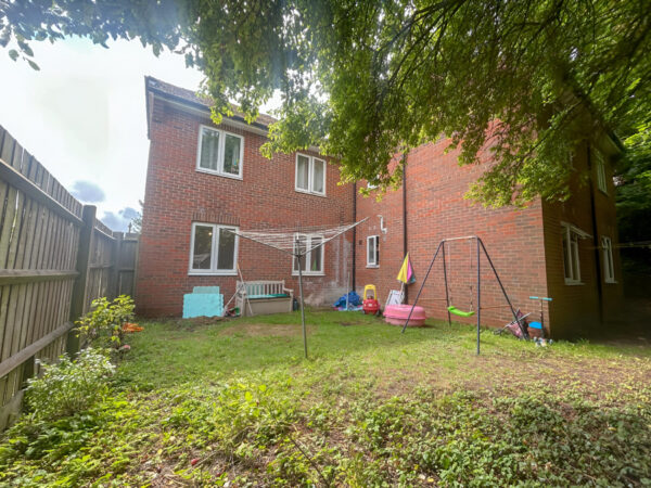 2 Bedroom Maisonette  - High Wycombe
