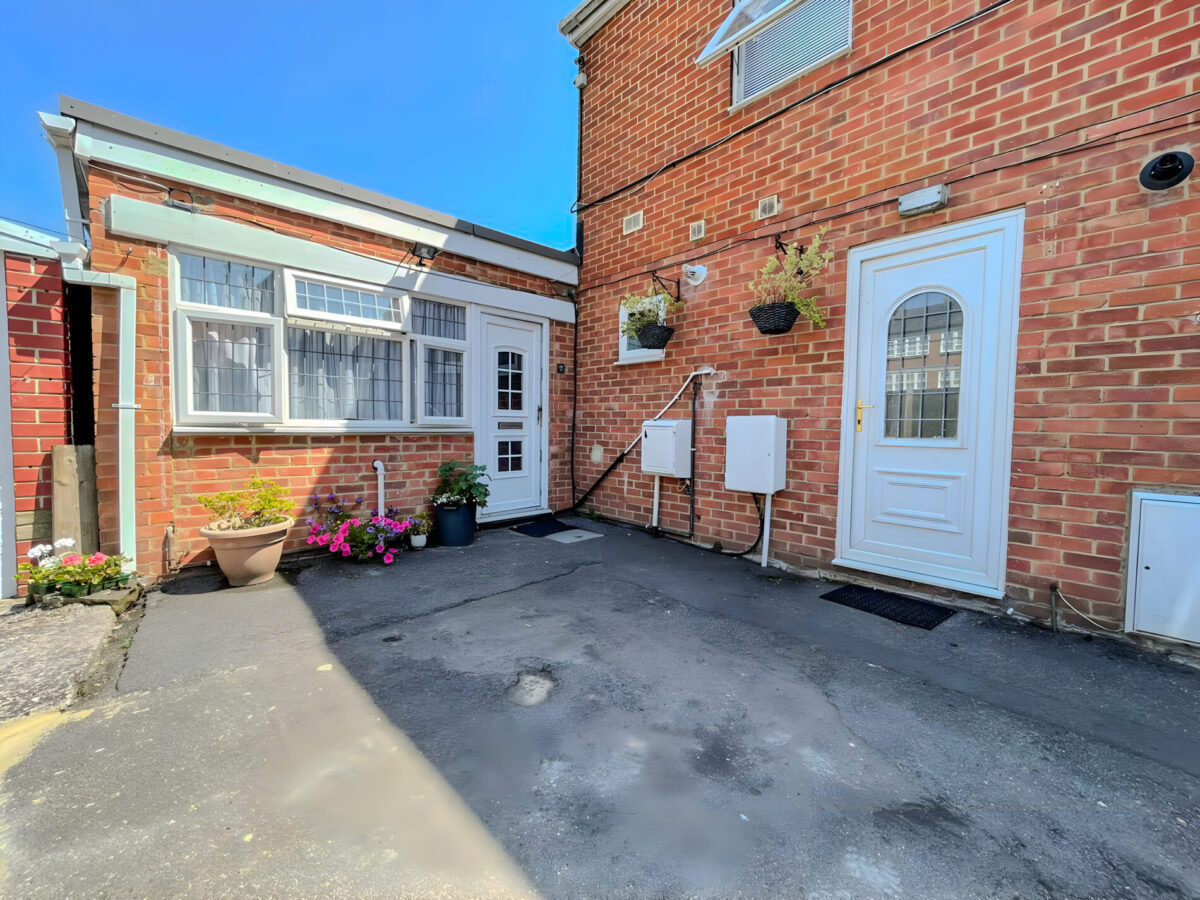 1 Bedroom Annex  - High Wycombe