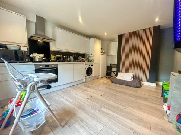2 Bedroom Flat  - High Wycombe