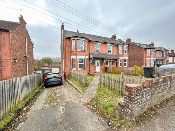4/5 Bedroom House  - High Wycombe