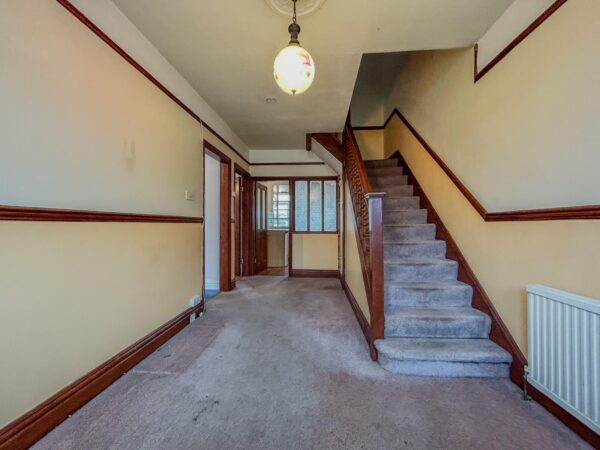 4/5 Bedroom House  - High Wycombe