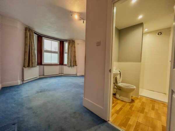 4/5 Bedroom House  - High Wycombe