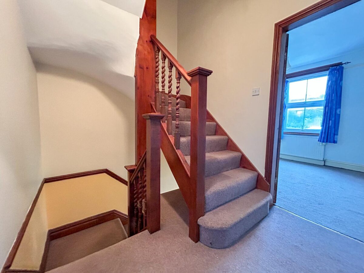 4/5 Bedroom House  - High Wycombe