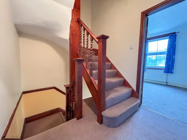 4/5 Bedroom House  - High Wycombe