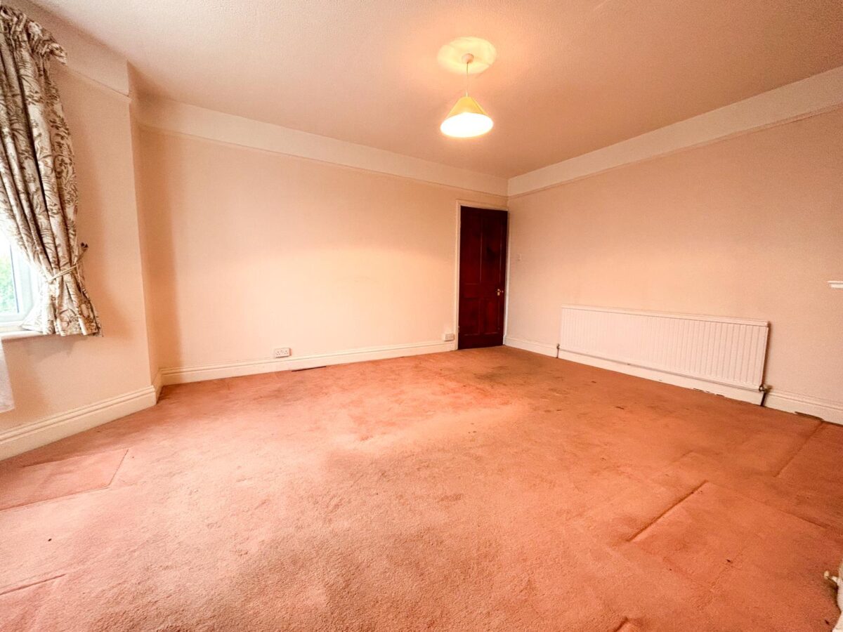 4/5 Bedroom House  - High Wycombe