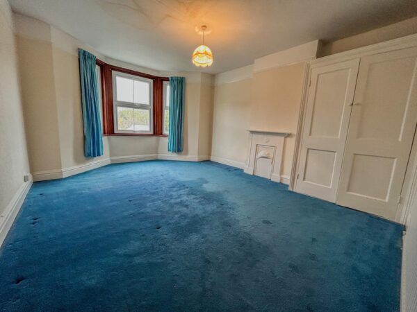 4/5 Bedroom House  - High Wycombe