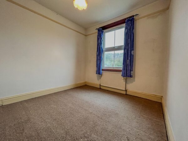 4/5 Bedroom House  - High Wycombe
