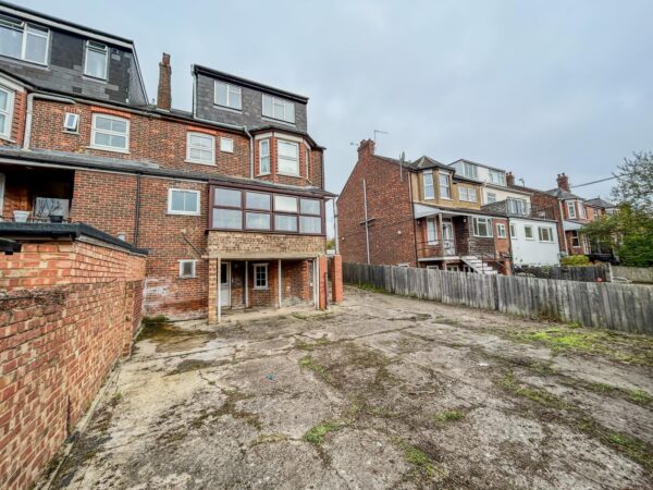 4/5 Bedroom House  - High Wycombe