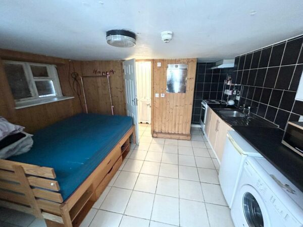 Box Studio Flat  - High Wycombe