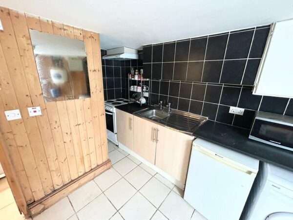 Box Studio Flat  - High Wycombe