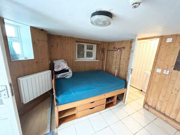 Box Studio Flat  - High Wycombe