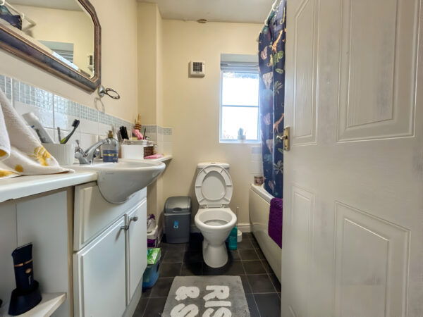 3 Bedroom House  - High Wycombe
