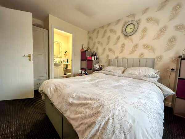 3 Bedroom House  - High Wycombe