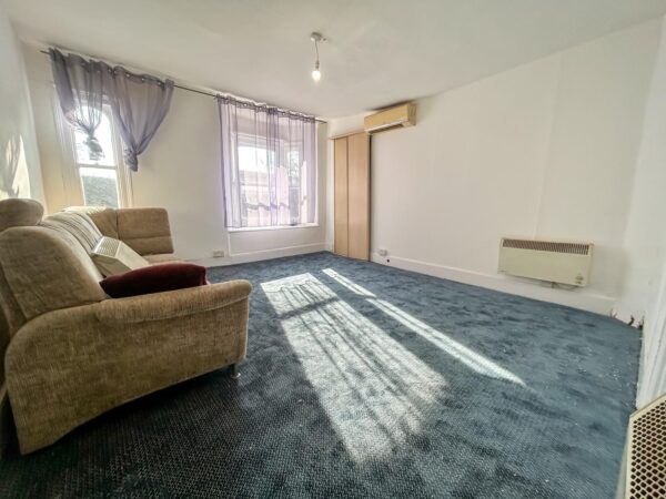 1 Bedroom Flat  - High Wycombe