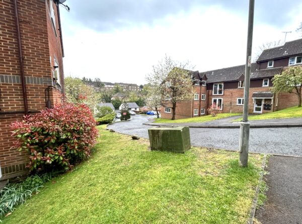 2 Bedroom Flat  - High Wycombe