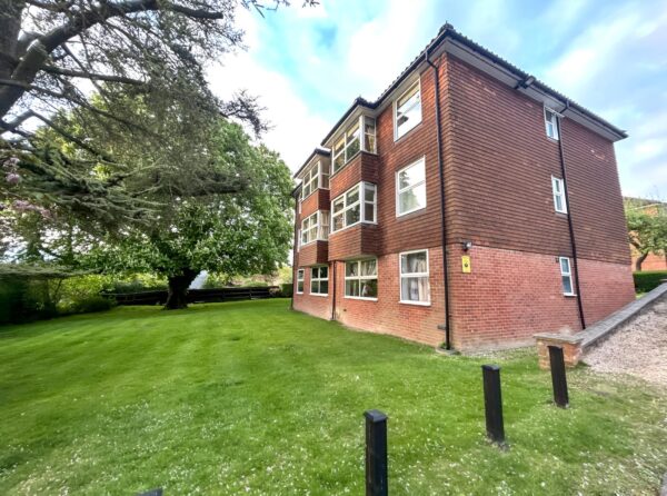 2 Bedroom Flat - High Wycombe