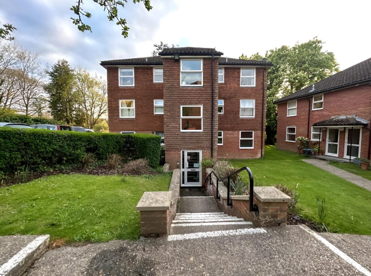 2 Bedroom Flat - High Wycombe