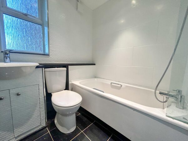 2 Bedroom Flat - High Wycombe