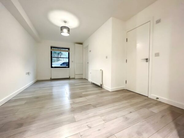 1 Bedroom Apartment  - High Wycombe