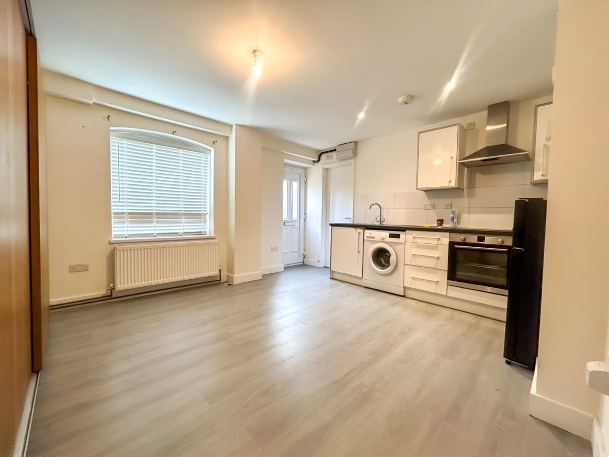 Studio Flat  - High Wycombe