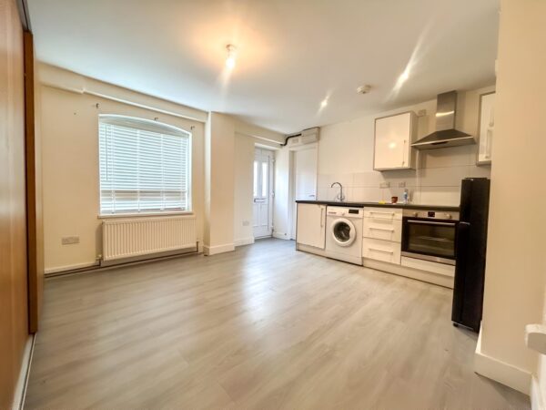 Studio Flat  - High Wycombe
