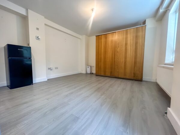 Studio Flat  - High Wycombe