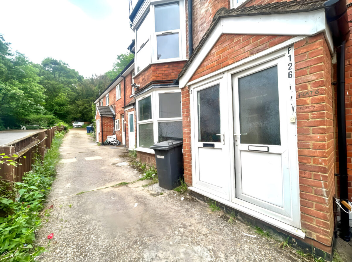 Studio Flat  - High Wycombe