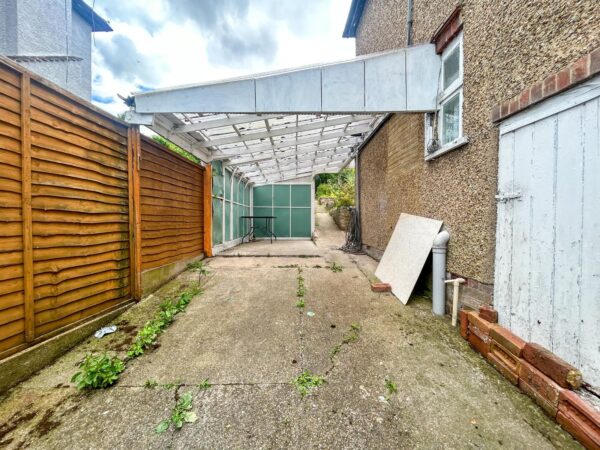 3/4 Bedroom House  - High Wycombe