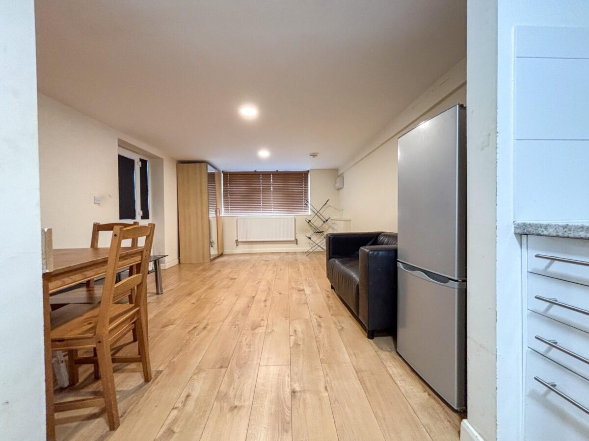 Studio Flat  - High Wycombe