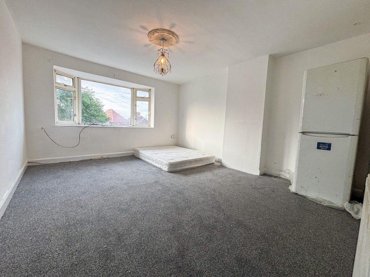 Large 1 Bedroom Flat - High Wycombe