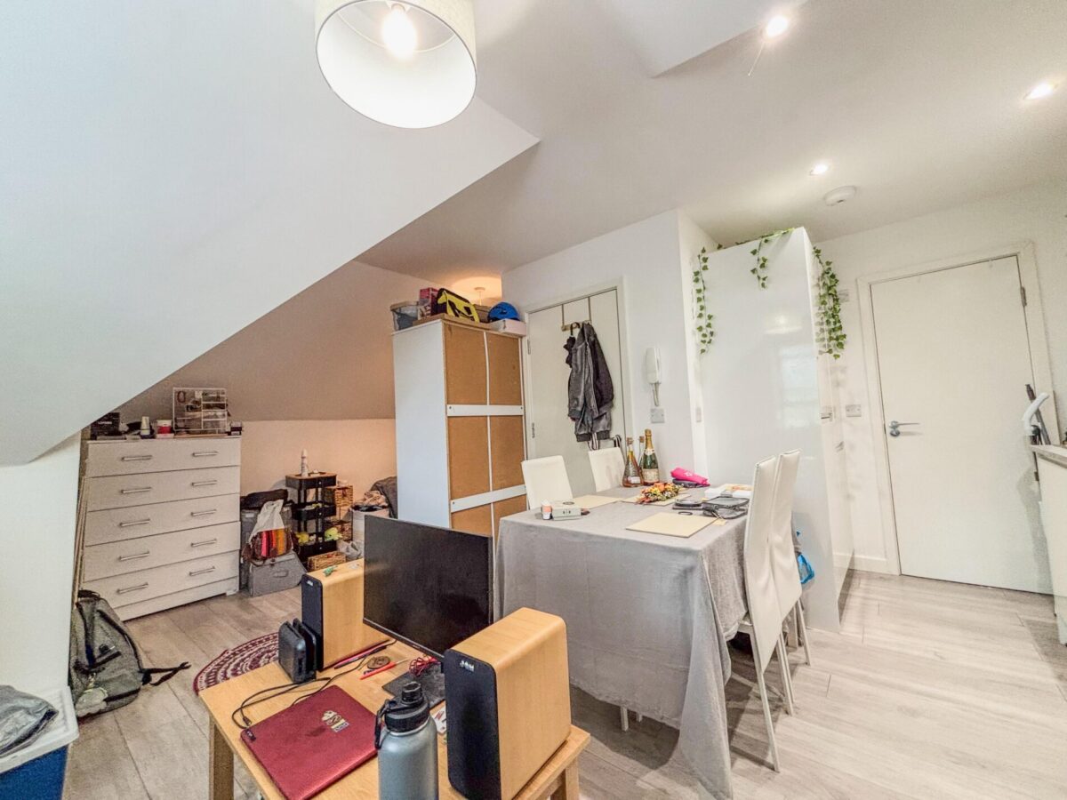 Furnished Studio Flat  - High Wycombe