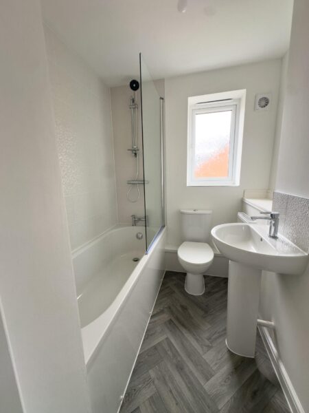 2 Bedroom House  - NG17