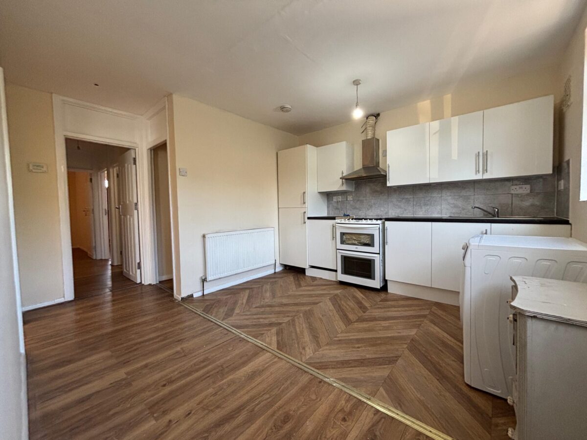 Spacious 4 Bedroom Flat - High Wycombe