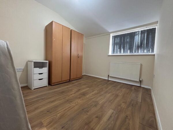 Spacious 4 Bedroom Flat - High Wycombe