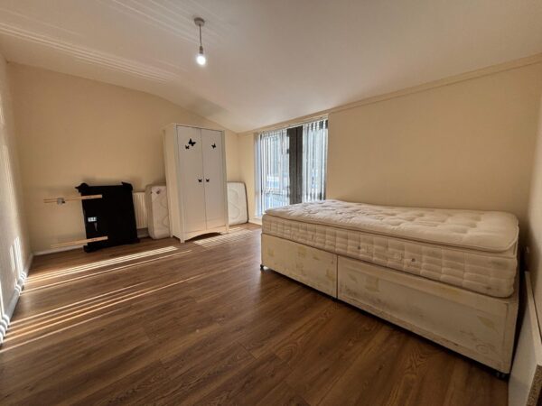 Spacious 4 Bedroom Flat - High Wycombe