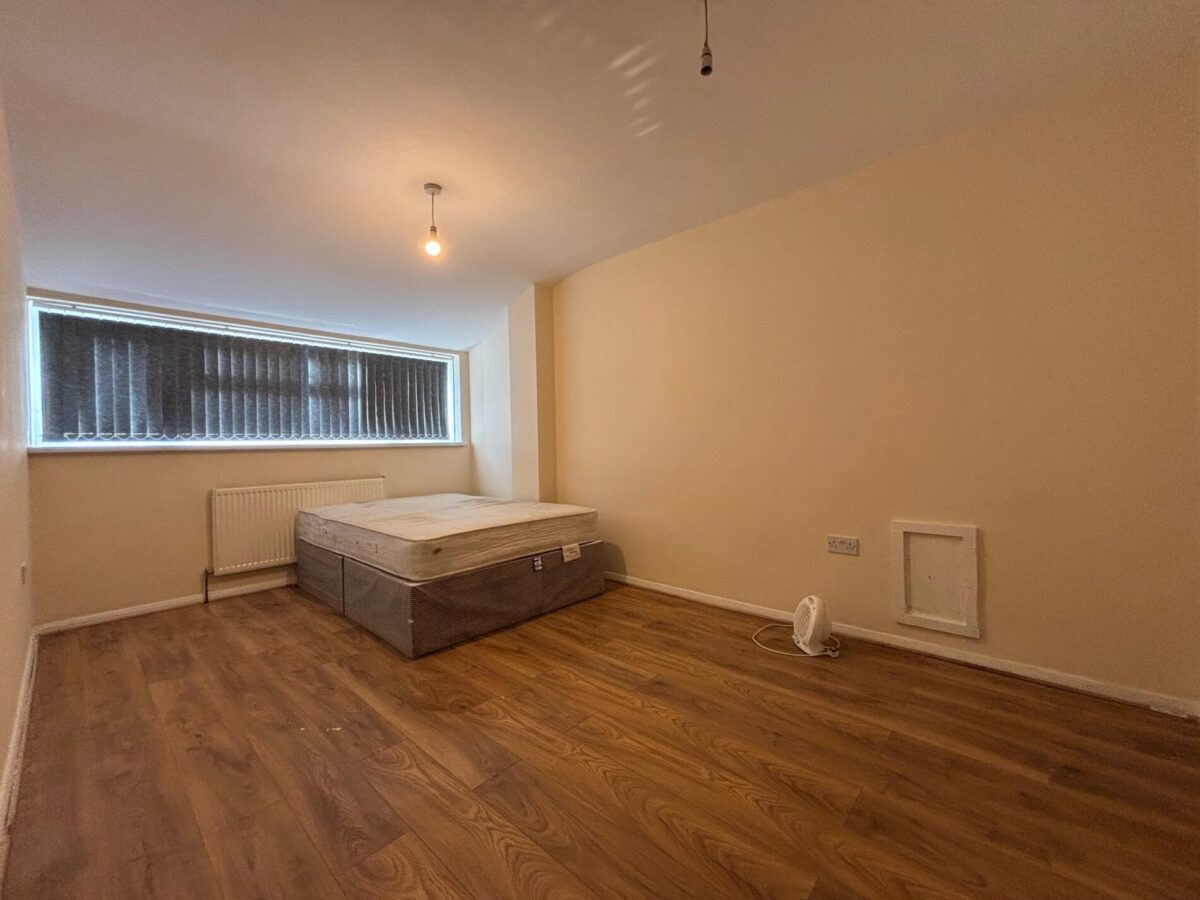 Spacious 4 Bedroom Flat - High Wycombe