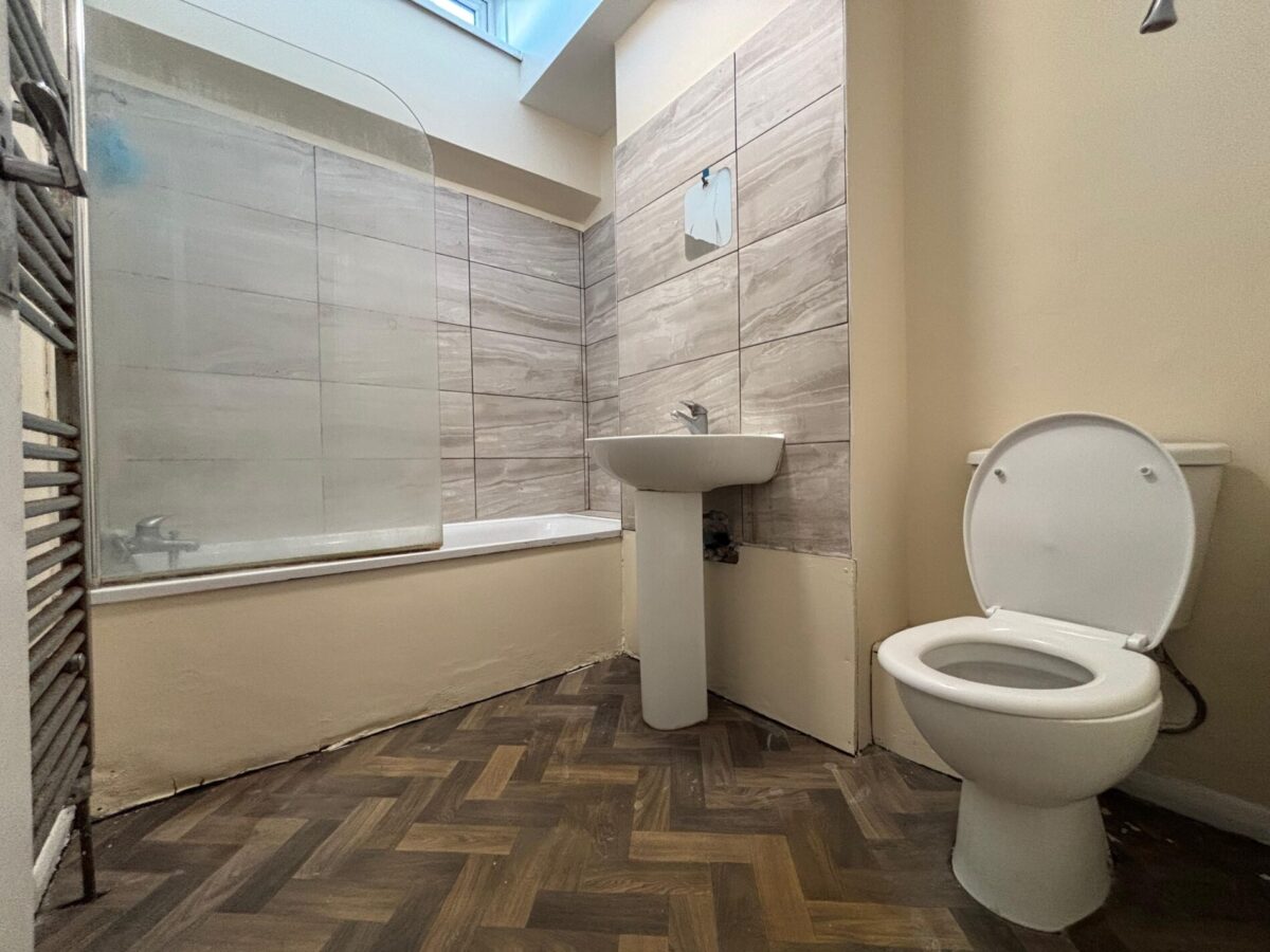 Spacious 4 Bedroom Flat - High Wycombe