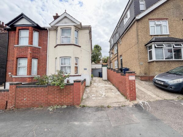 3/4 Bedroom House  - High Wycombe