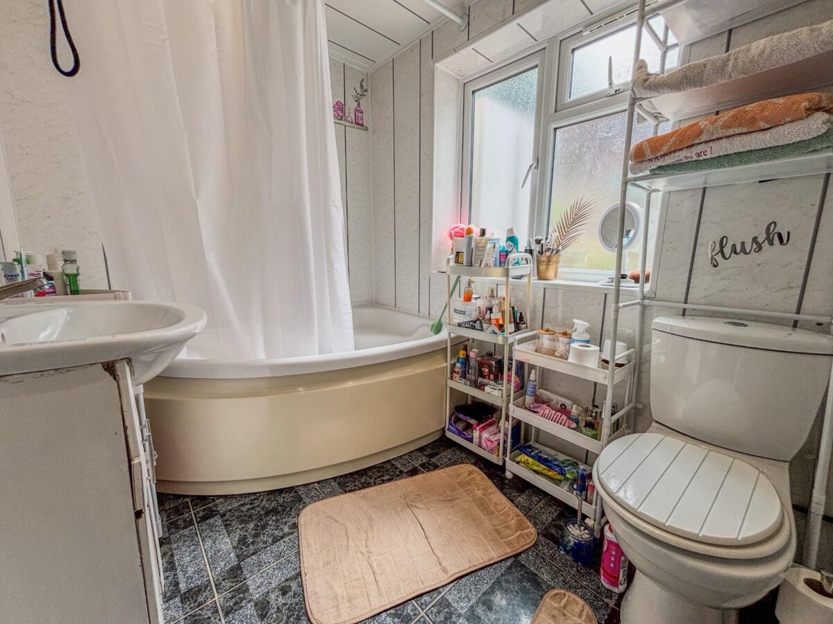 3/4 Bedroom House  - High Wycombe