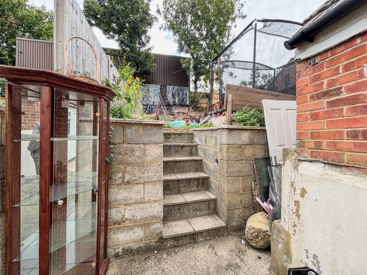 3/4 Bedroom House  - High Wycombe