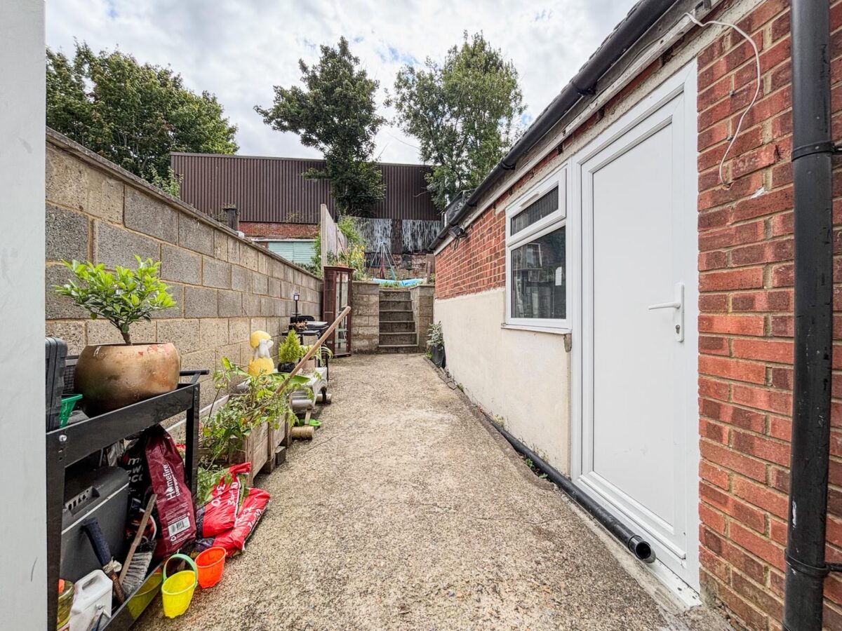 3/4 Bedroom House  - High Wycombe