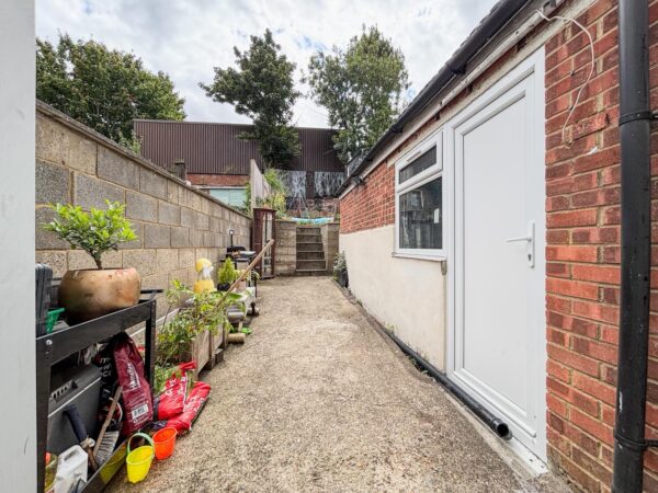 3/4 Bedroom House  - High Wycombe
