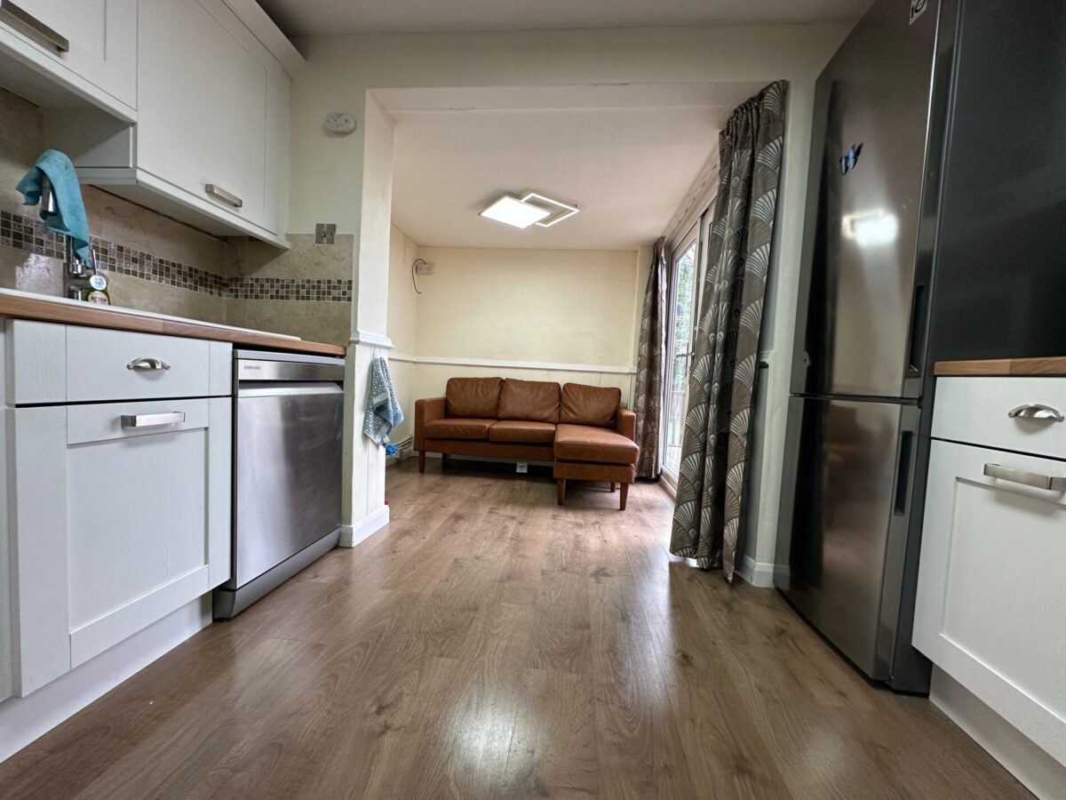 Furnished 4 Bedroom House  - High Wycombe